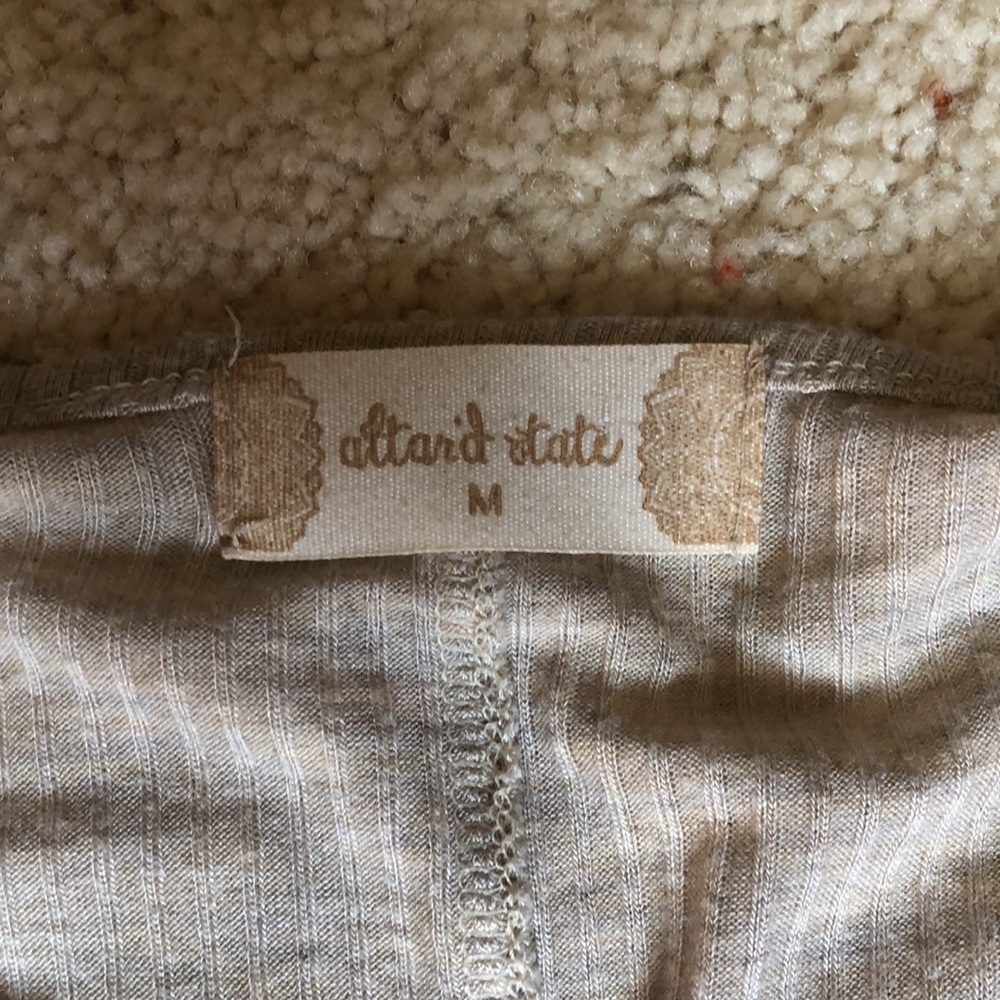Neutral colored blouse - Picture 2 of 2
